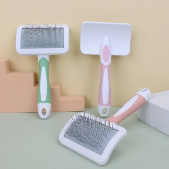 Soft-needle anti-static pet comb