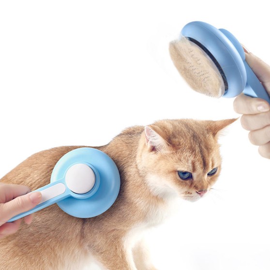 Automatic cleaning short-haired pet comb